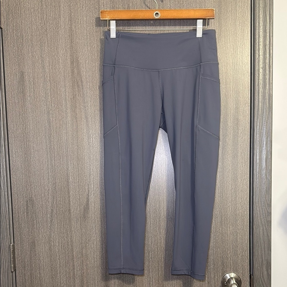 Victoria Secret Sport Women's Capri Knockout Leggings Size Medium EUC